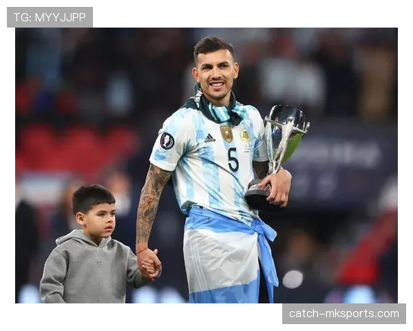 帕雷德斯世界杯表现稳健，助球队挺进关键阶段